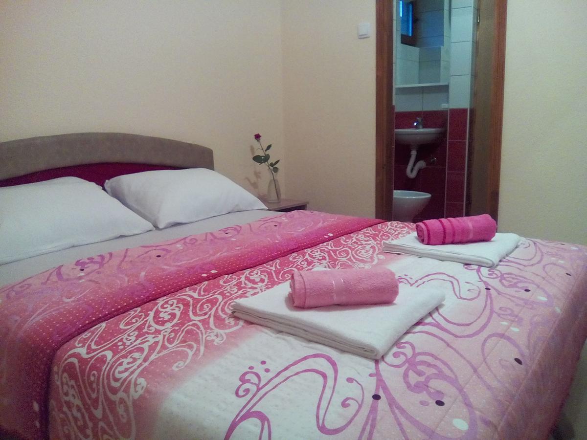 Apartmani Sara Требине Екстериор снимка
