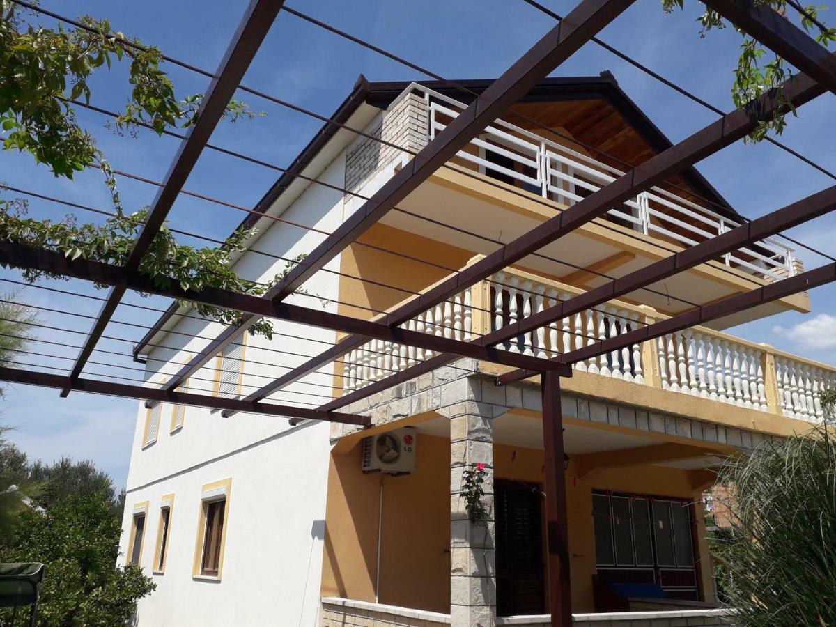 Apartmani Sara Требине Екстериор снимка