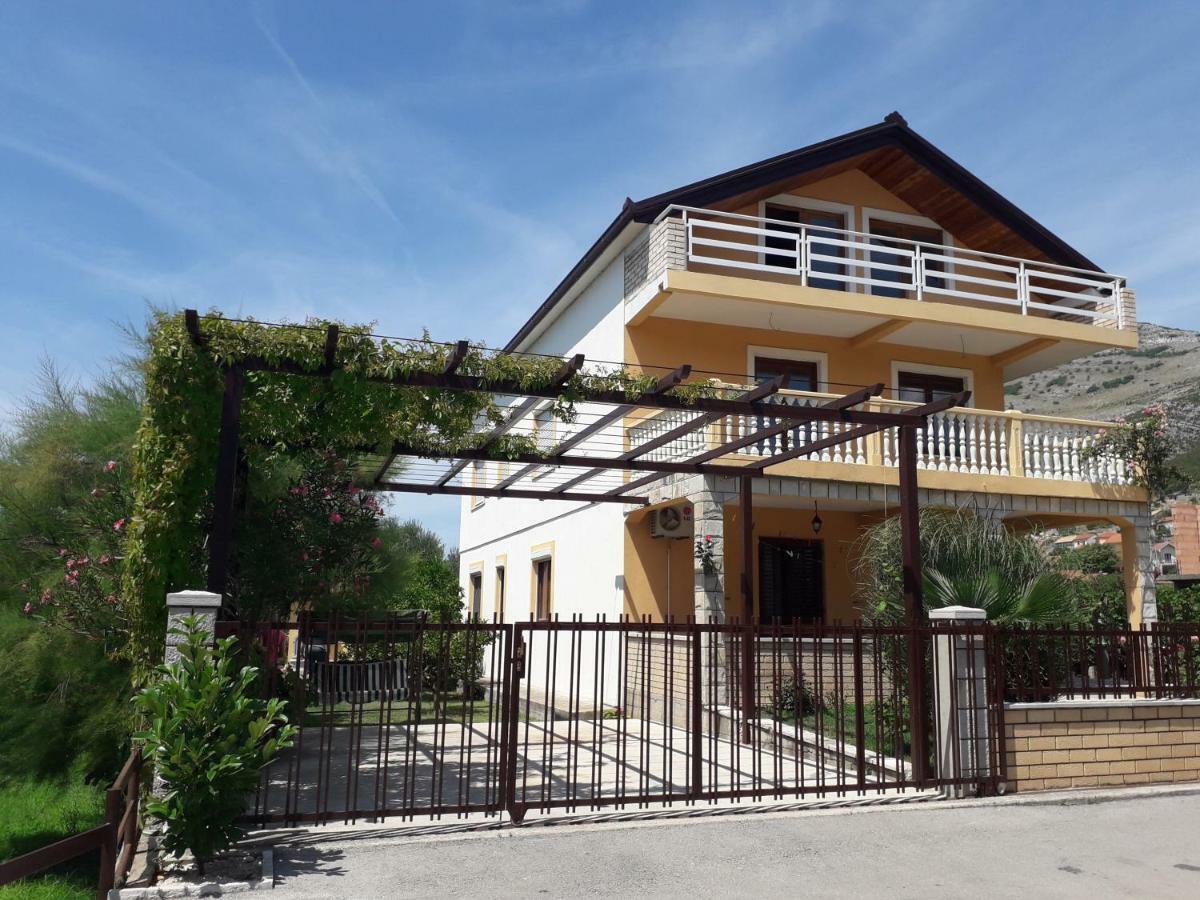 Apartmani Sara Требине Екстериор снимка